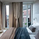 Redstone Aparthotel 4*
