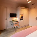 アパートホテル Redstone