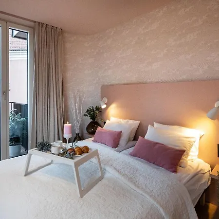 Hotel apartamentowy Redstone