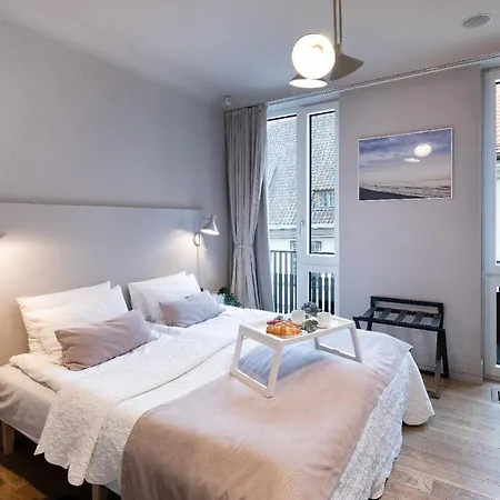 Redstone Aparthotel 4*