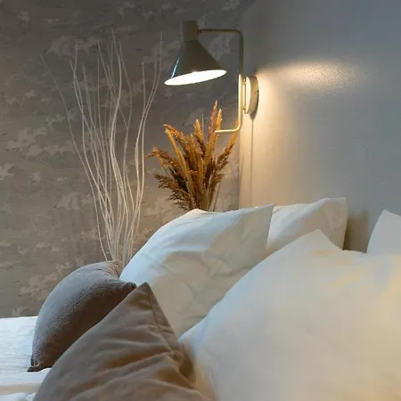Redstone Aparthotel 4*