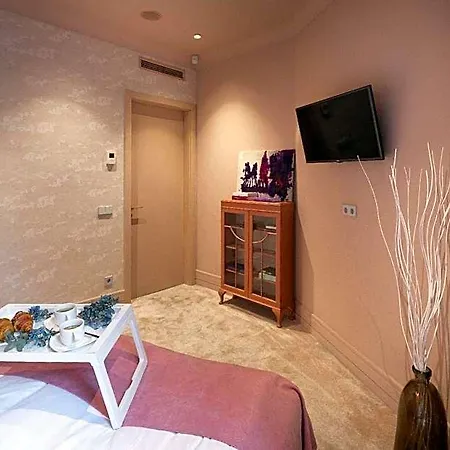 Redstone 4* ريغا