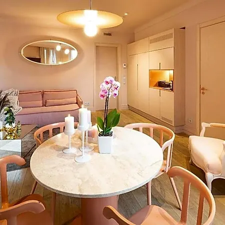 Aparthotel Redstone 4*