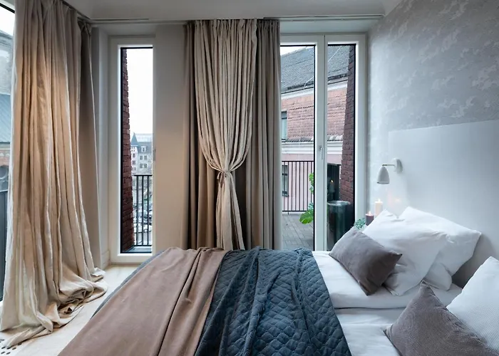 Redstone Aparthotel 4*