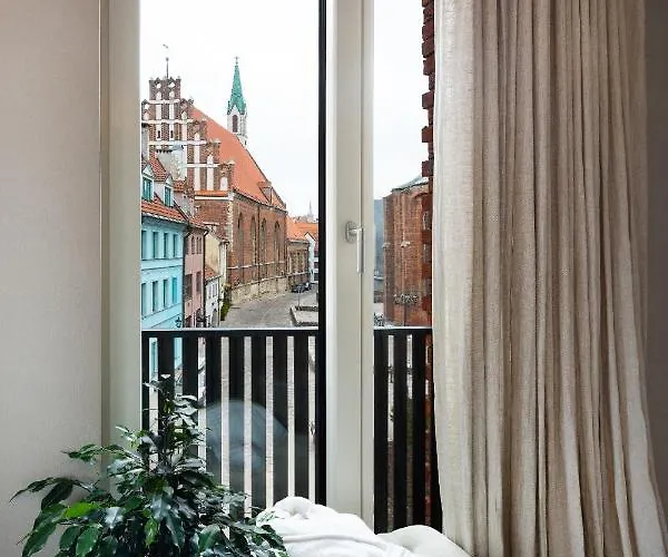 Redstone Aparthotel 4*