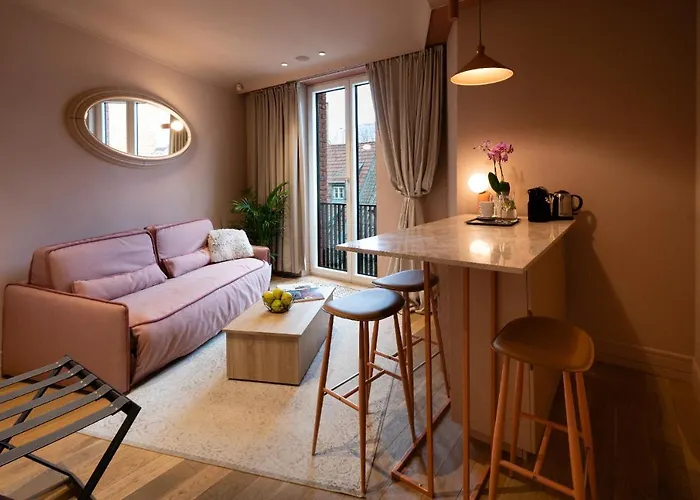 Redstone Aparthotel 4*