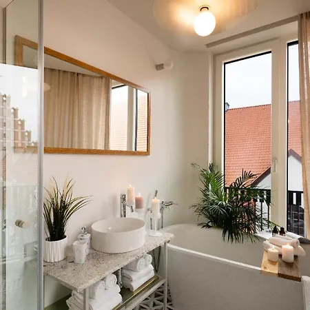 Redstone Hotel apartamentowy 4*